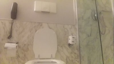 Във вана с червенокоса